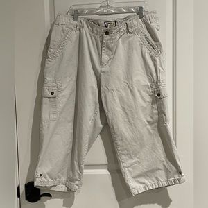 Caribbean Joe khaki capri pants